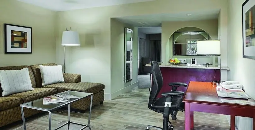 Süit, 1 En Büyük (King) Boy Yatak, Sigara İçilmez, Havuz Manzaralı (One-Bedroom)