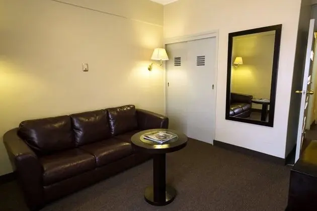Süit (1 King and 2 Twin Beds)