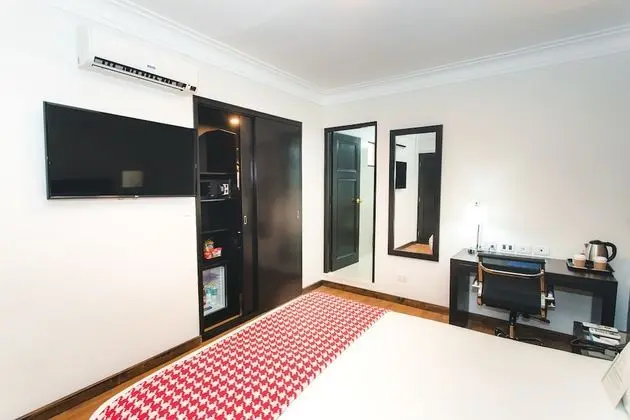 Oda, 1 Büyük (Queen) Boy Yatak, Engellilere Uygun, Sigara İçilmez (Roll-In Shower)