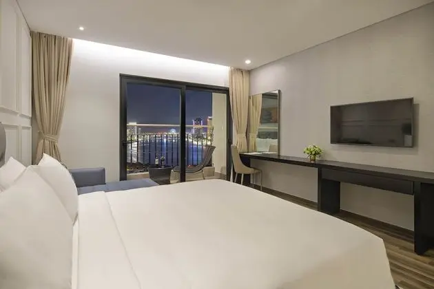 Deluxe Tek Büyük Yataklı Oda, Balkon, Şehir Manzaralı