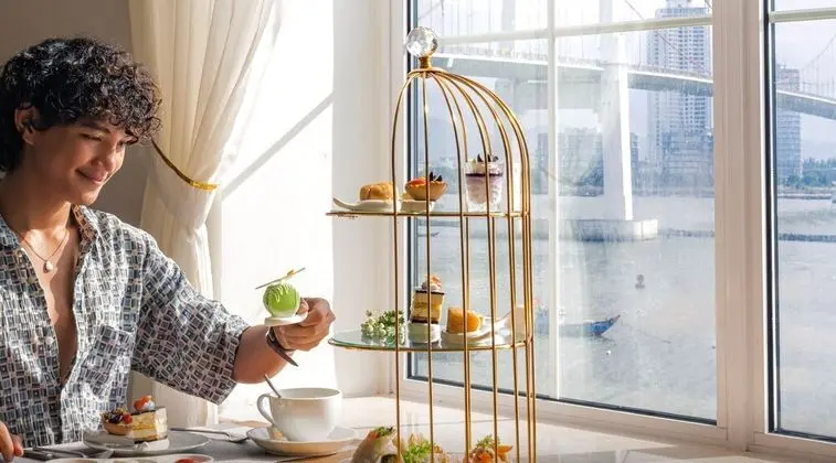 Deluxe Tek Büyük Yataklı Oda, Balkon, Şehir Manzaralı