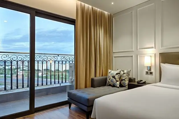 Deluxe Tek Büyük Yataklı Oda, Balkon, Şehir Manzaralı