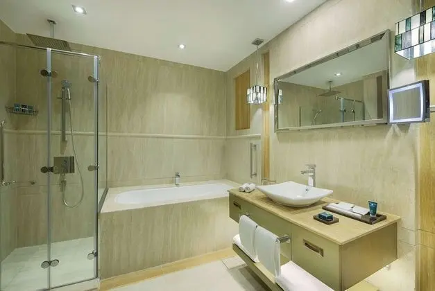 Executive Suite , 1 King Bed, Smoking, Sea View