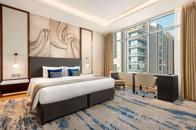 Deluxe King Room Plaza view
