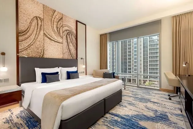 Deluxe King Room Plaza view