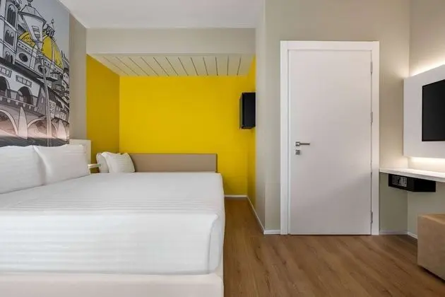 Oda, 1 Çift Kişilik Yatak, Engellilere Uygun, Sigara İçilmez