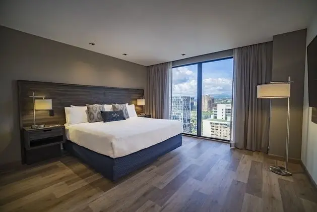 1 King Bed, One Bedroom