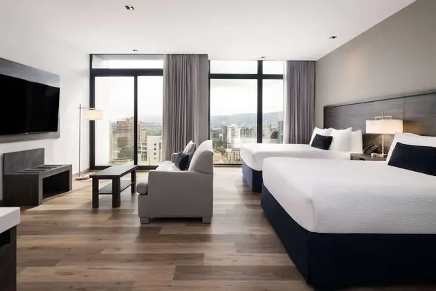 2 Queen Bed Balcony