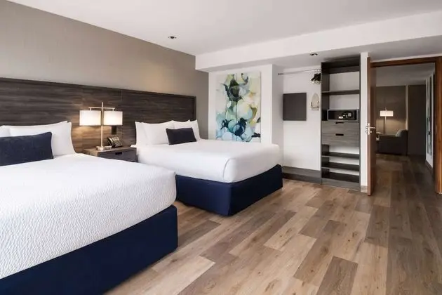 2 Queen Bed, One Bedroom Kitchenette