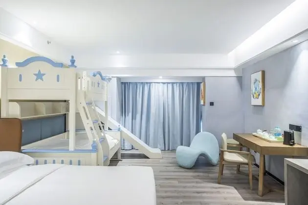 Family Oda (1 King Bed & 1 Bunk Bed)