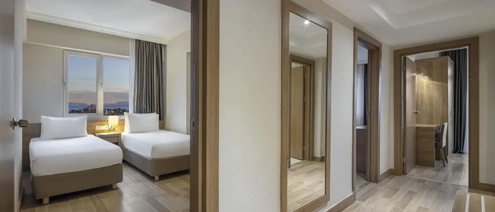 https://images.etstur.com/files/images/hotelImages/TR/51447/l/Wyndham-Garden-Lara-Oda-362724.jpg