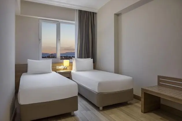 https://images.etstur.com/files/images/hotelImages/TR/51447/l/Wyndham-Garden-Lara-Oda-362725.jpg