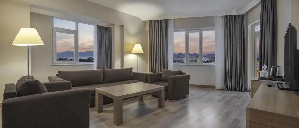 https://images.etstur.com/files/images/hotelImages/TR/51447/l/Wyndham-Garden-Lara-Oda-362726.jpg