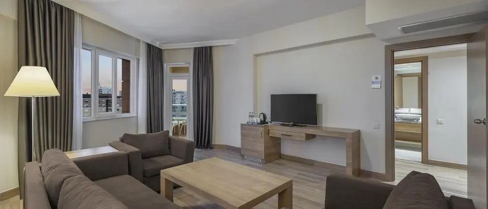 https://images.etstur.com/files/images/hotelImages/TR/51447/l/Wyndham-Garden-Lara-Oda-362727.jpg