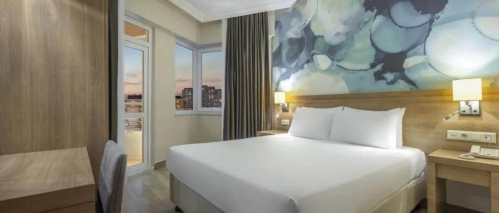 https://images.etstur.com/files/images/hotelImages/TR/51447/l/Wyndham-Garden-Lara-Oda-362728.jpg
