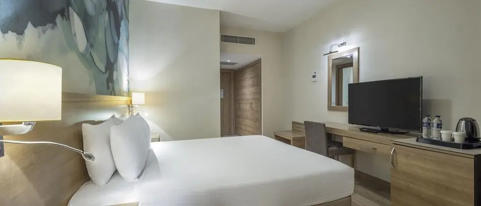 https://images.etstur.com/files/images/hotelImages/TR/51447/l/Wyndham-Garden-Lara-Oda-362729.jpg