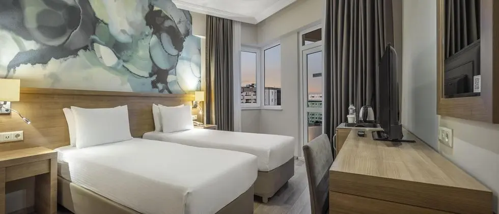 https://images.etstur.com/files/images/hotelImages/TR/51447/l/Wyndham-Garden-Lara-Oda-362730.jpg