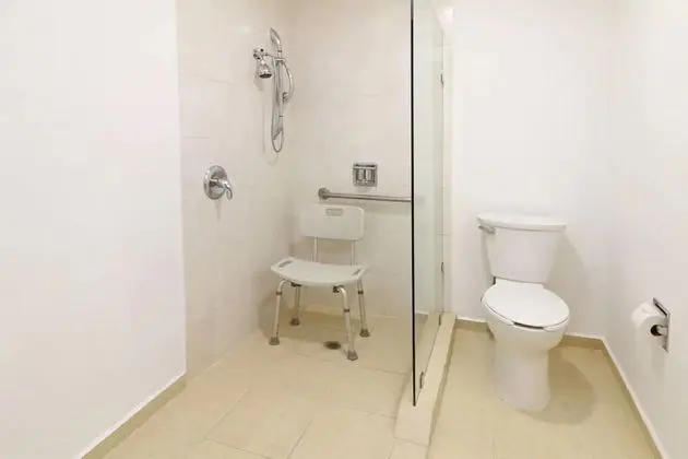 Oda, 1 En Büyük (King) Boy Yatak, Engellilere Uygun, Sigara İçilmez (Mobility)