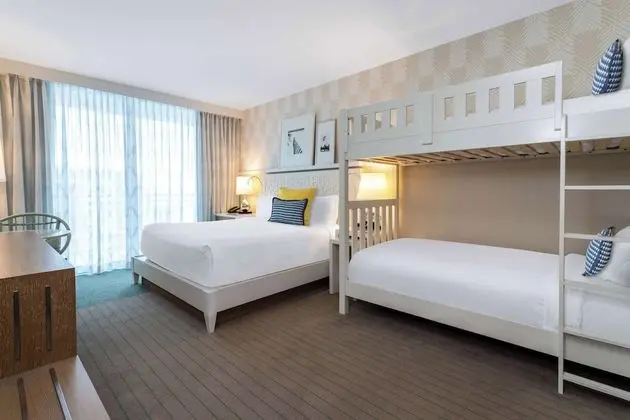 Deluxe Oda, 1 En Büyük (King) Boy Yatak, Manzaralı (King Bunk Bed, Intracostal View)