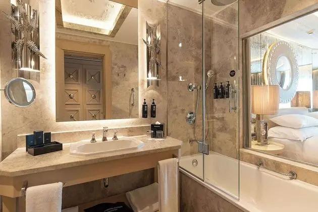 Deluxe Oda, 1 En Büyük (King) Boy Yatak, Şehir Manzaralı