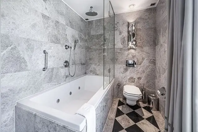 Jetted tub