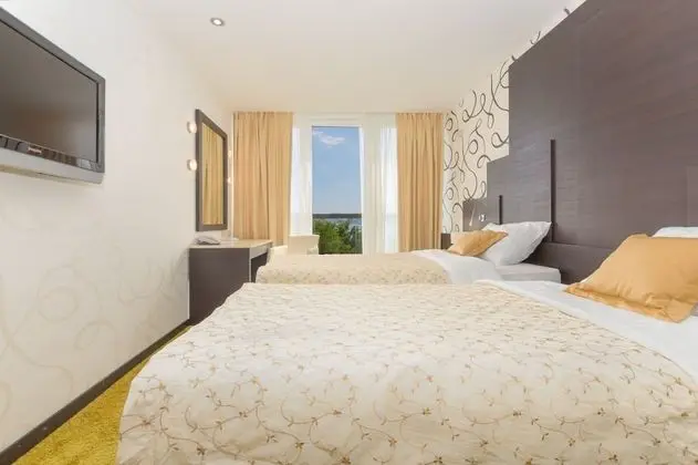 Oda, 1 En Büyük (King) Boy Yatak (Guest Room)