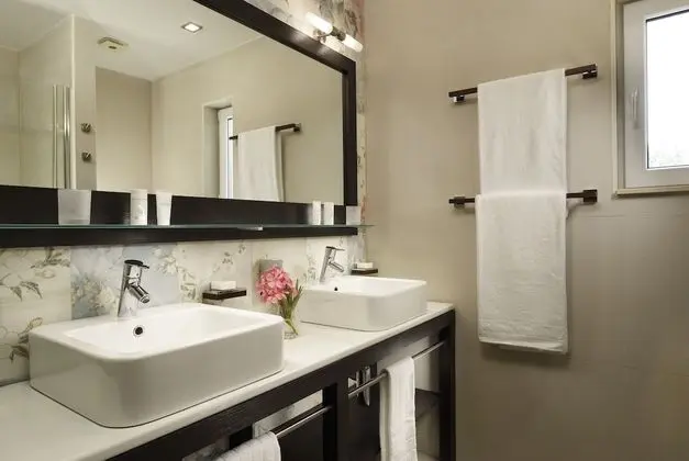 Oda, 1 En Büyük (King) Boy Yatak (Guest Room)