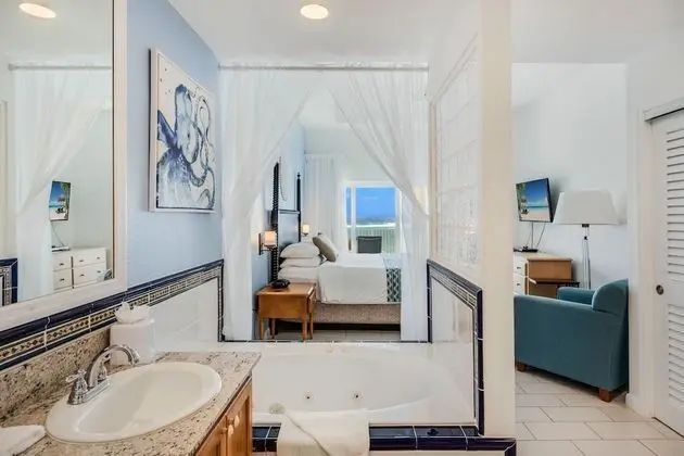 Beachfront 2 Bedroom Condo