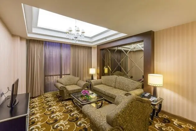 Oda, 1 En Büyük (King) Boy Yatak, Sigara İçilebilir (Suite Room)