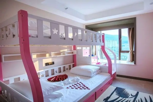 Family Suite, 1 King Bed and 1 Bunk Bed, (NS)
