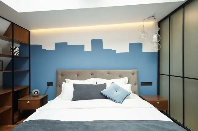 Tek Büyük Yataklı Oda (Mansard Windows)