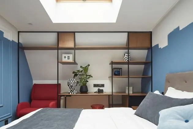 Tek Büyük Yataklı Oda (Mansard Windows)