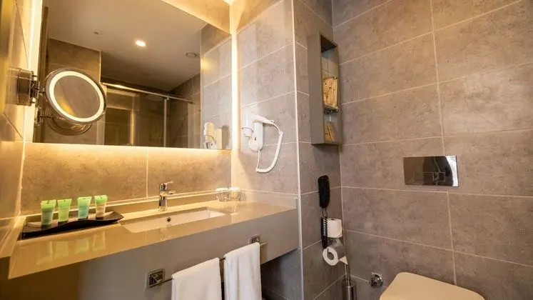 Swim Up Adult (+16 yaş üzeri İçindir)