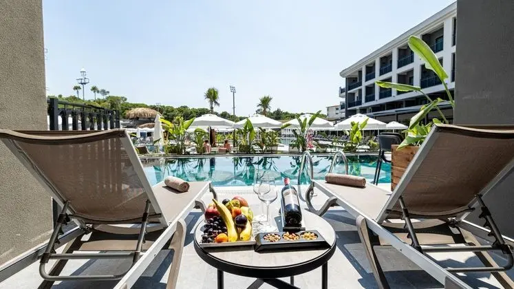 Swim Up Adult (+16 yaş üzeri İçindir)
