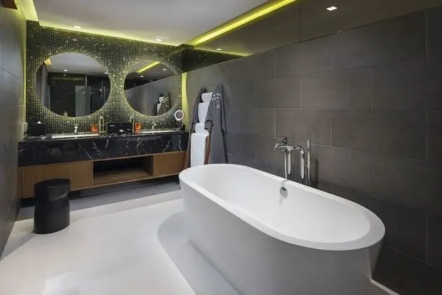 Pool Suite