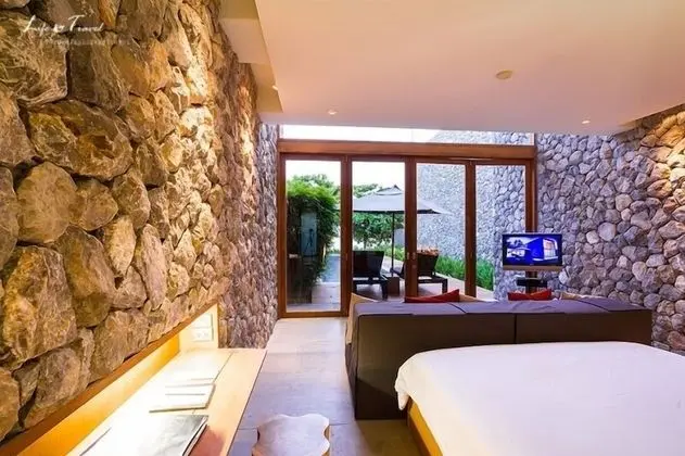 Luxury Oceanfront Pool Villa