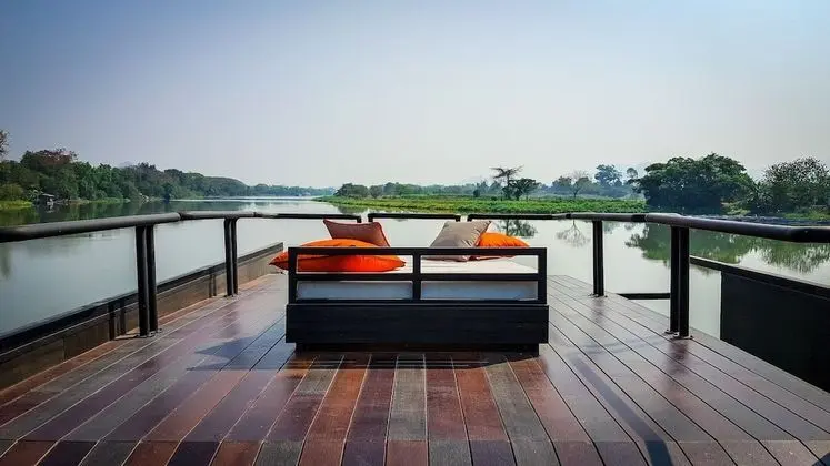 XFloat Luxe Cabin with private kayak