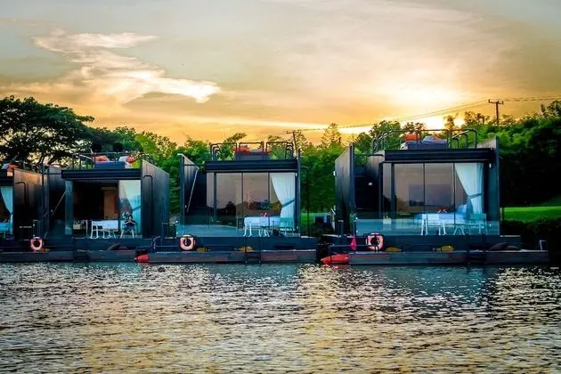 XFloat Luxe Cabin with private kayak