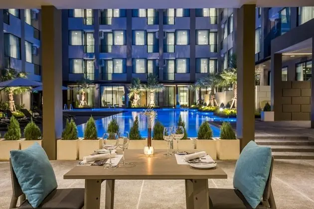 Grand Deluxe Pool Access