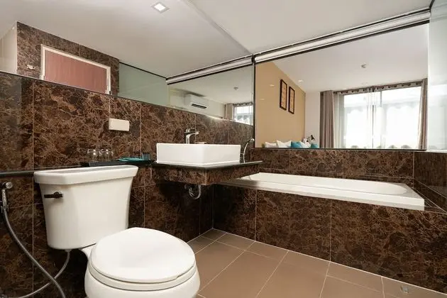 One Bedroom Suite with Bath Tub