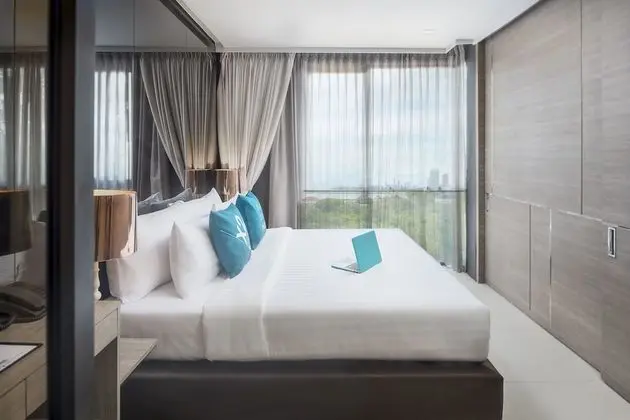 One Bedroom Corner Suite