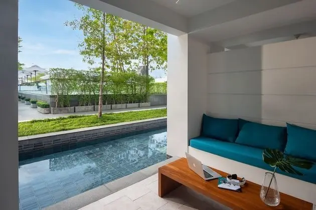 Plunge Pool Daydream