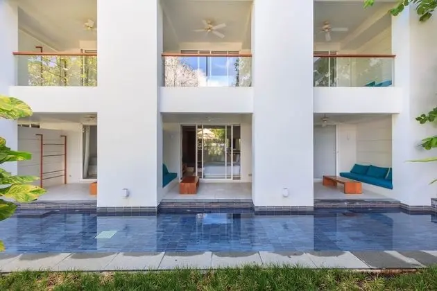 Plunge Pool Daydream