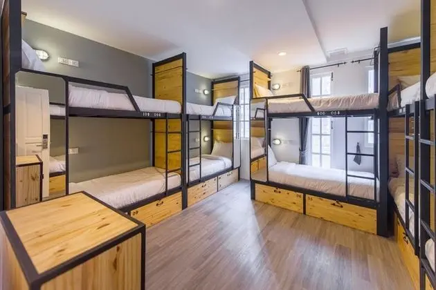 10-Bed Mixed Dormitory