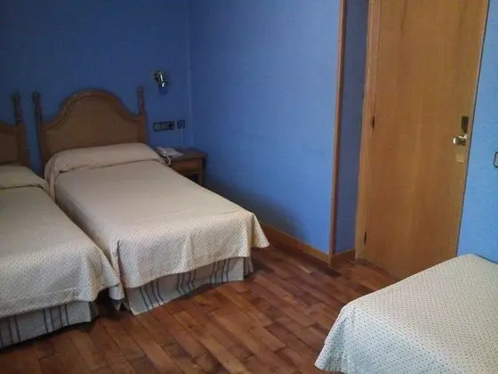Üç Kişilik Oda