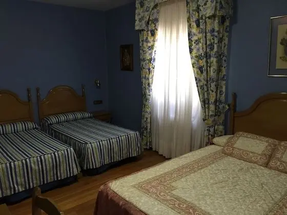 Üç Kişilik Oda