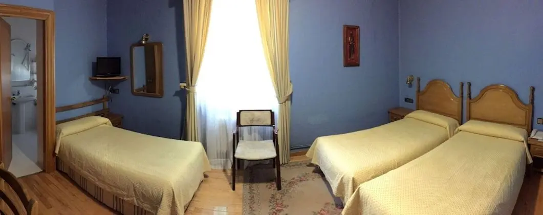 Üç Kişilik Oda