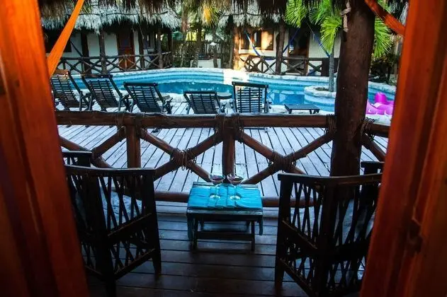 Bungalov, Havuz Kenarı