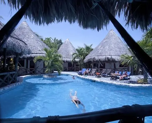 Bungalov, Havuz Kenarı