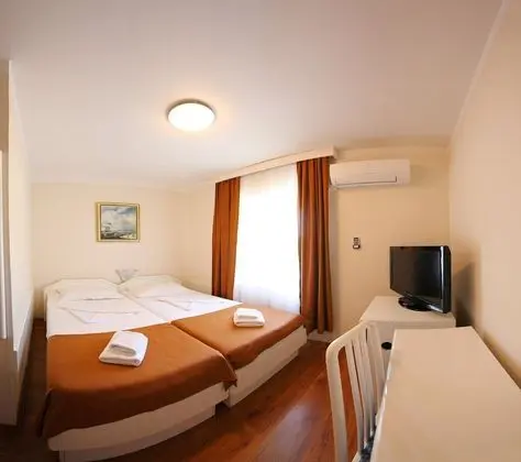 City Üç Kişilik Oda